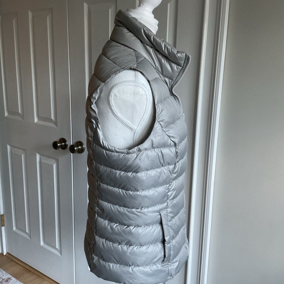 Hollister Silver Lightweights Puffer Vest - Picture 3 of 15